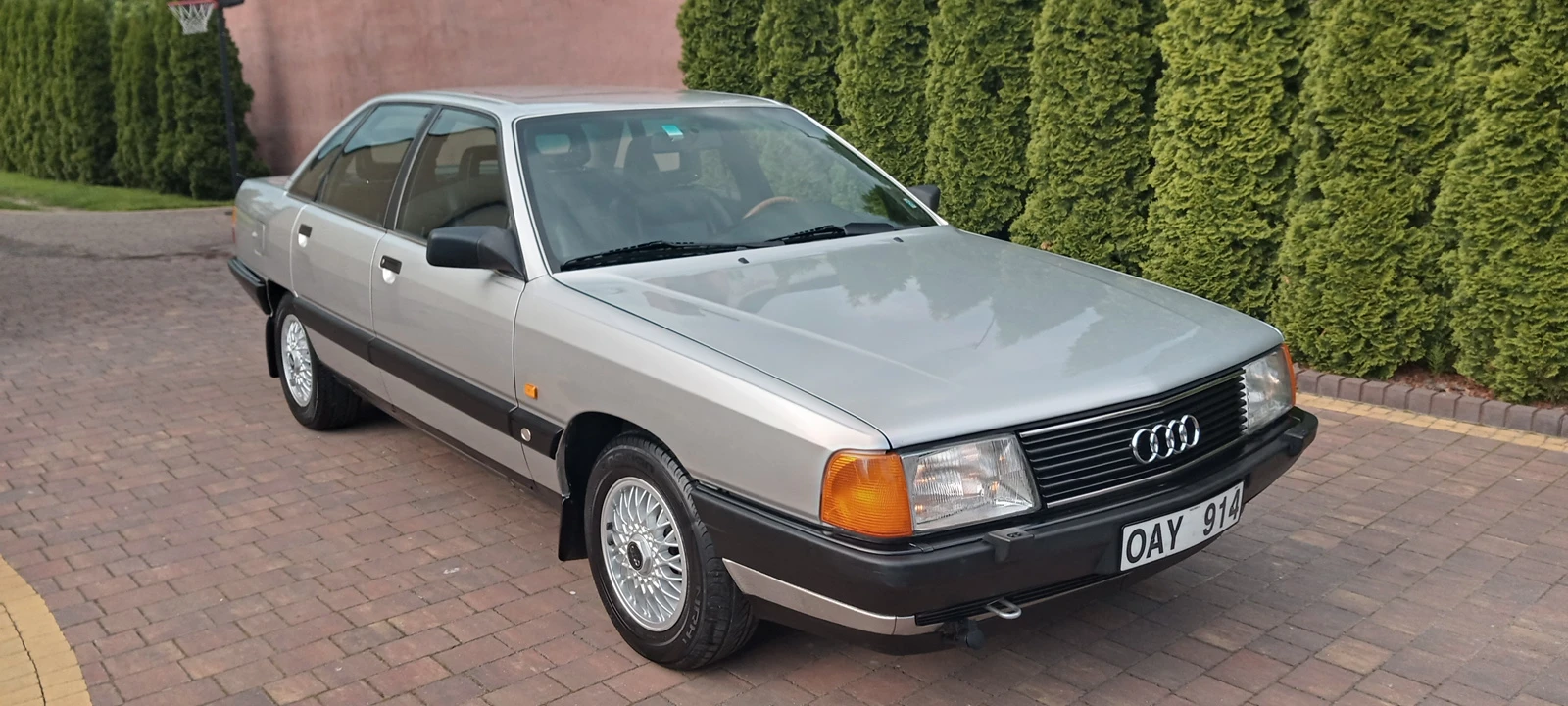 Audi 100