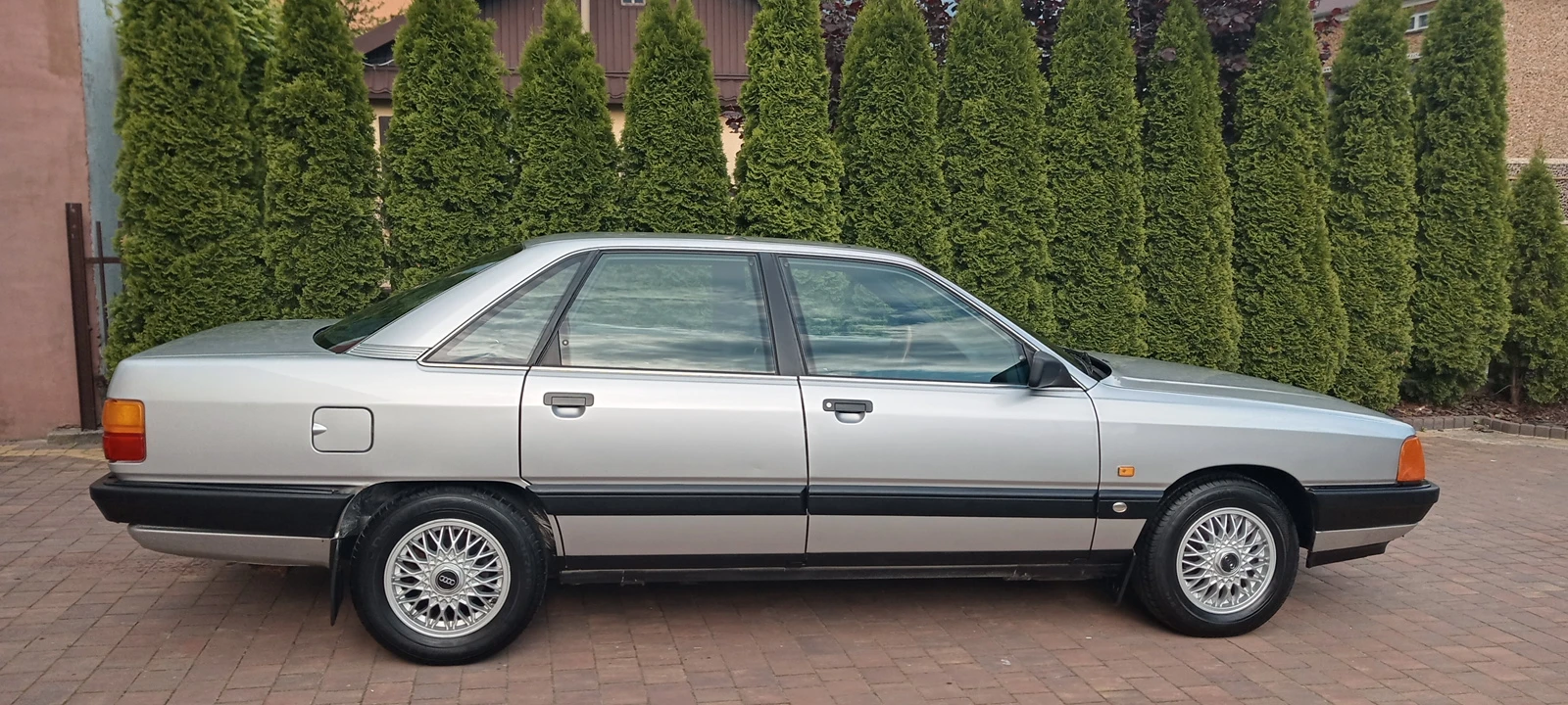 Audi 100
