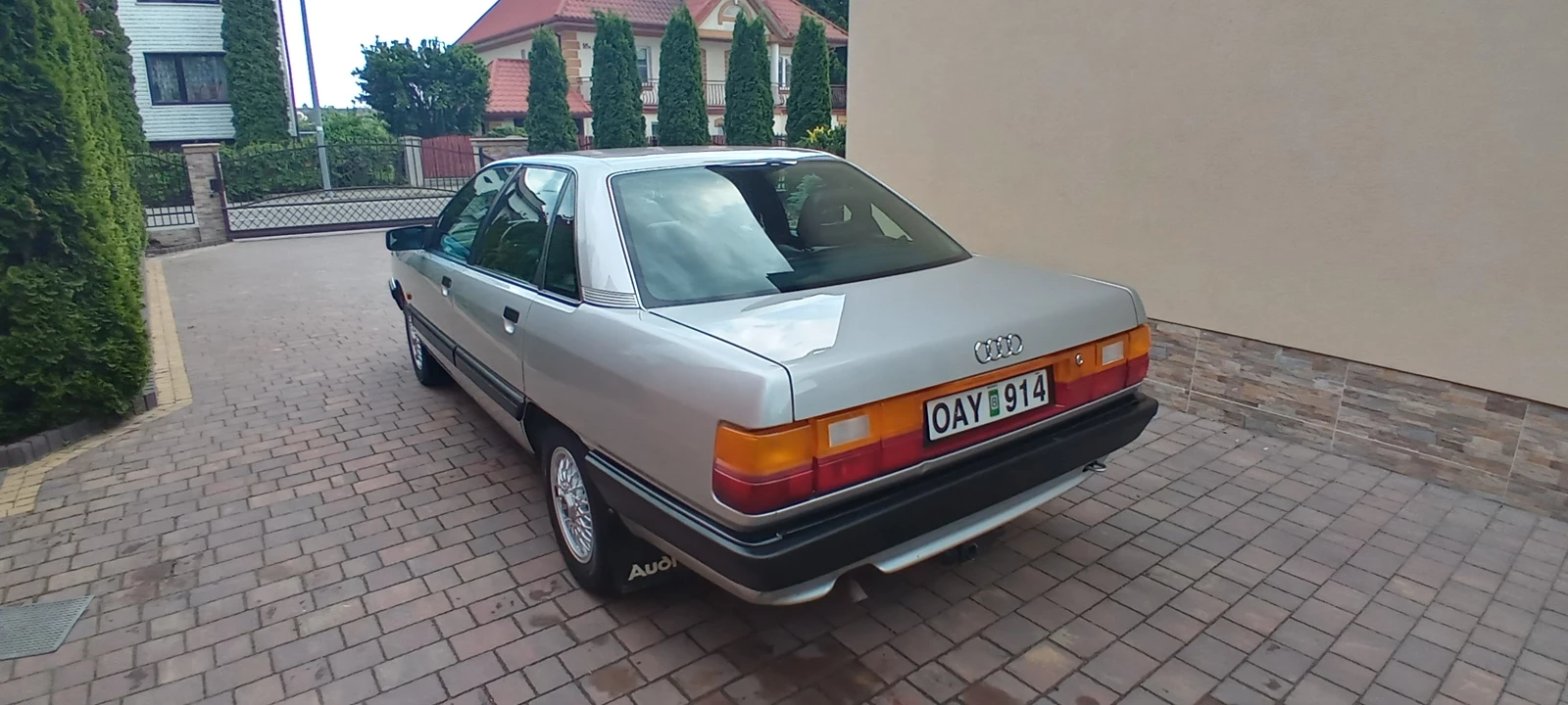 Audi 100