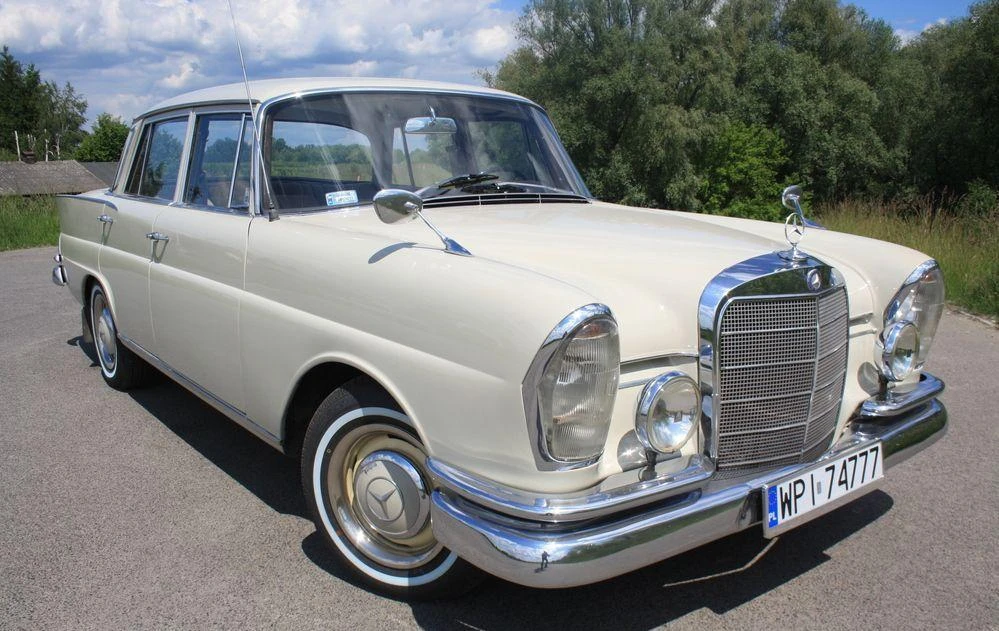 Mercedes W111