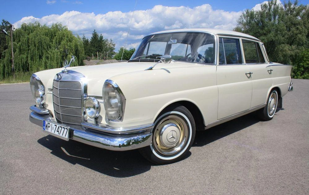 Mercedes W111