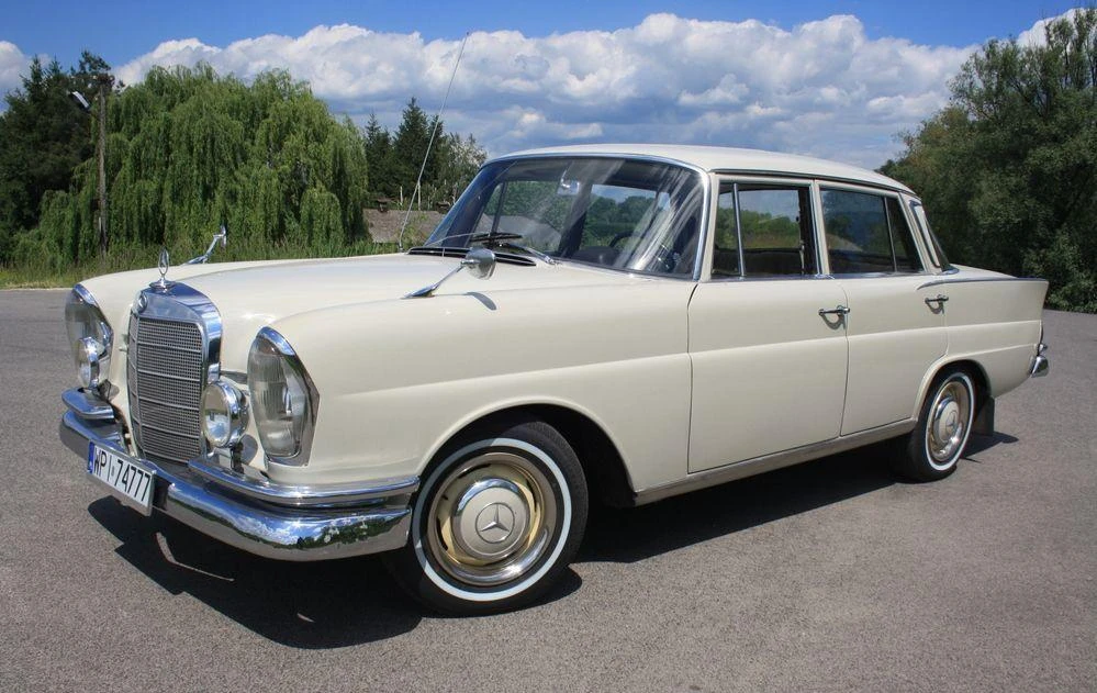 Mercedes W111