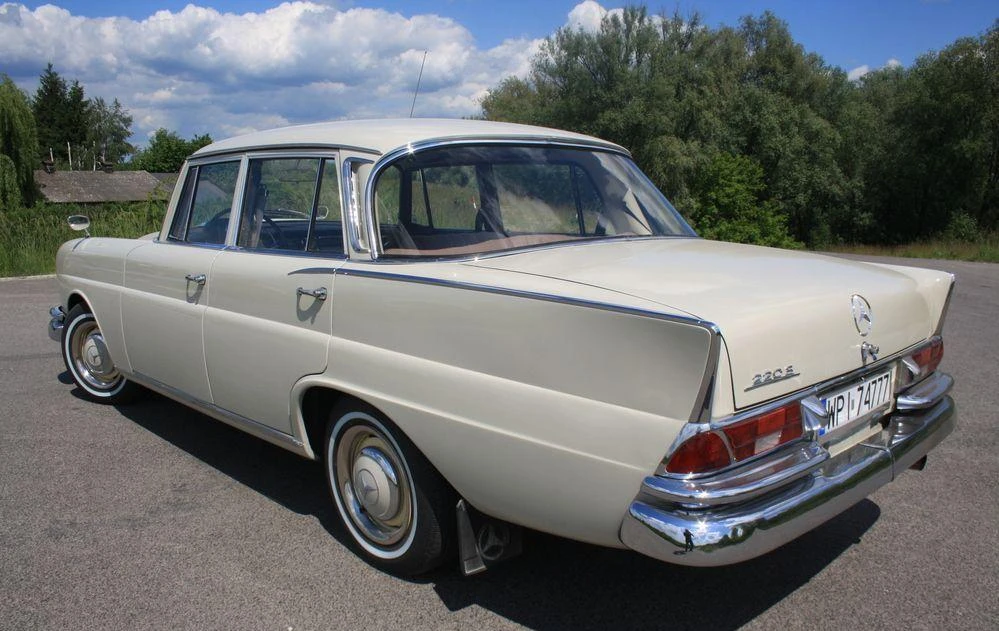 Mercedes W111
