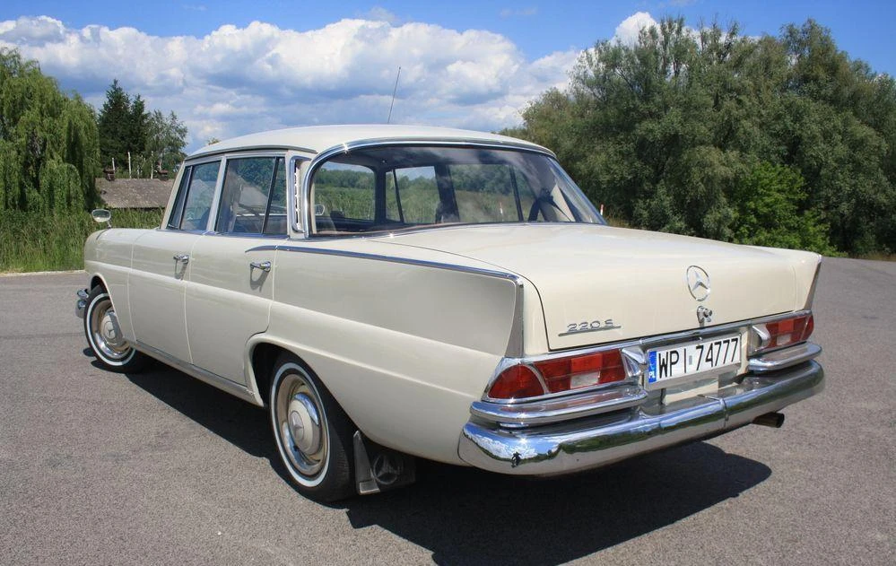 Mercedes W111