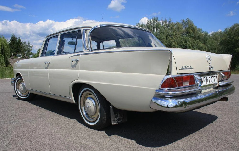Mercedes W111