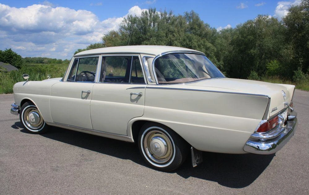 Mercedes W111