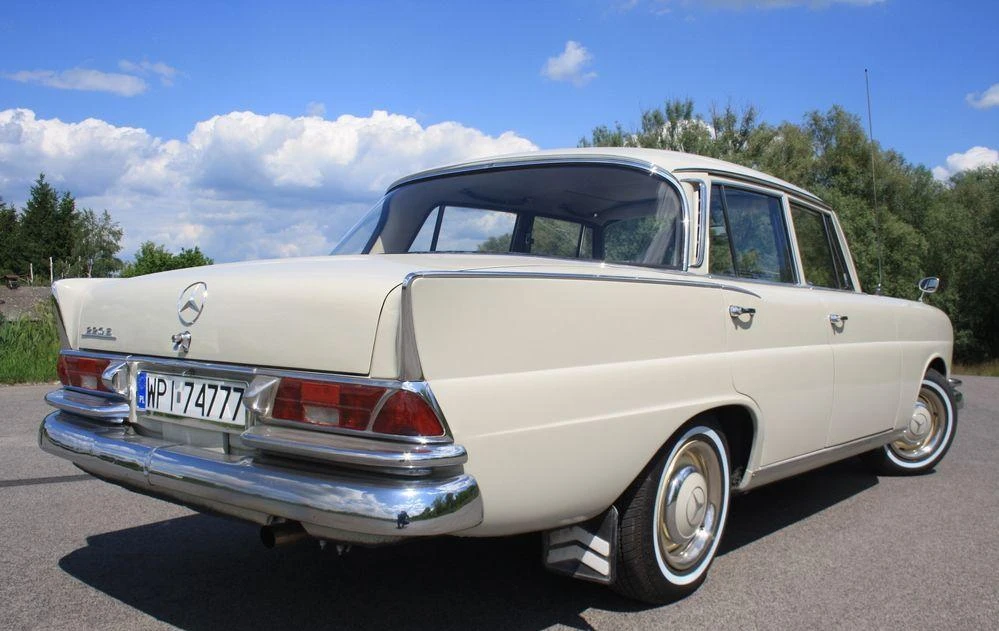 Mercedes W111