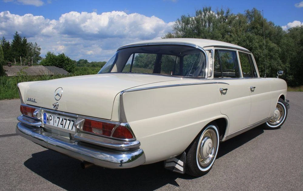 Mercedes W111