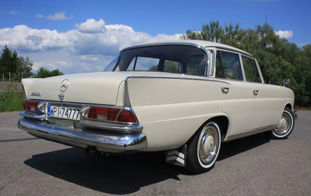 Mercedes W111