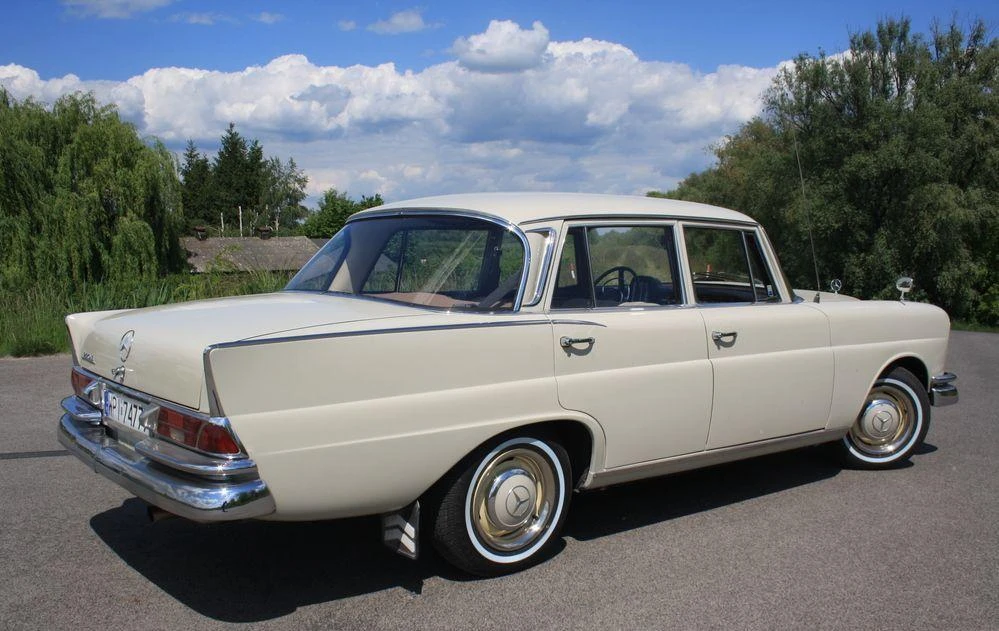 Mercedes W111