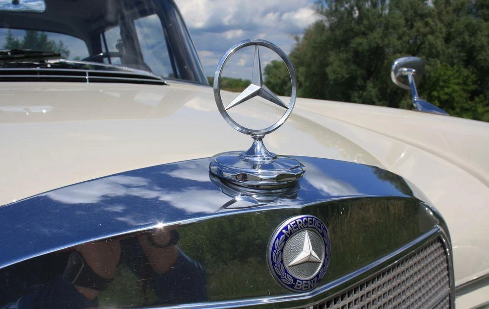 Mercedes W111