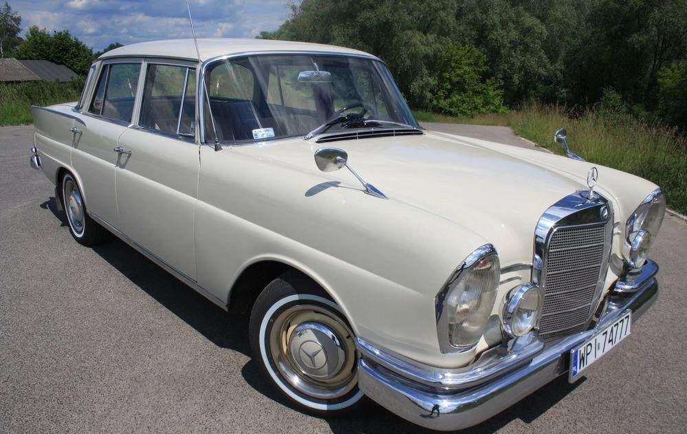 Mercedes W111