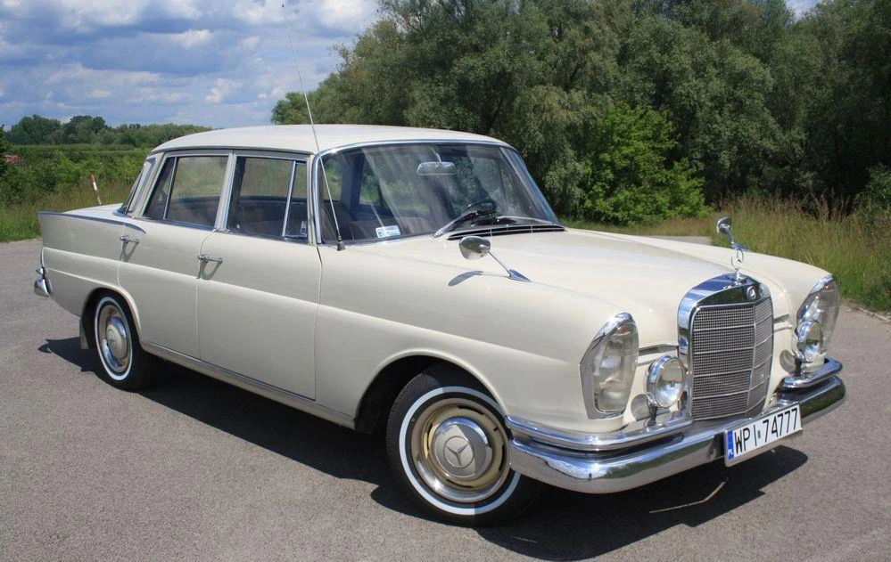 Mercedes W111