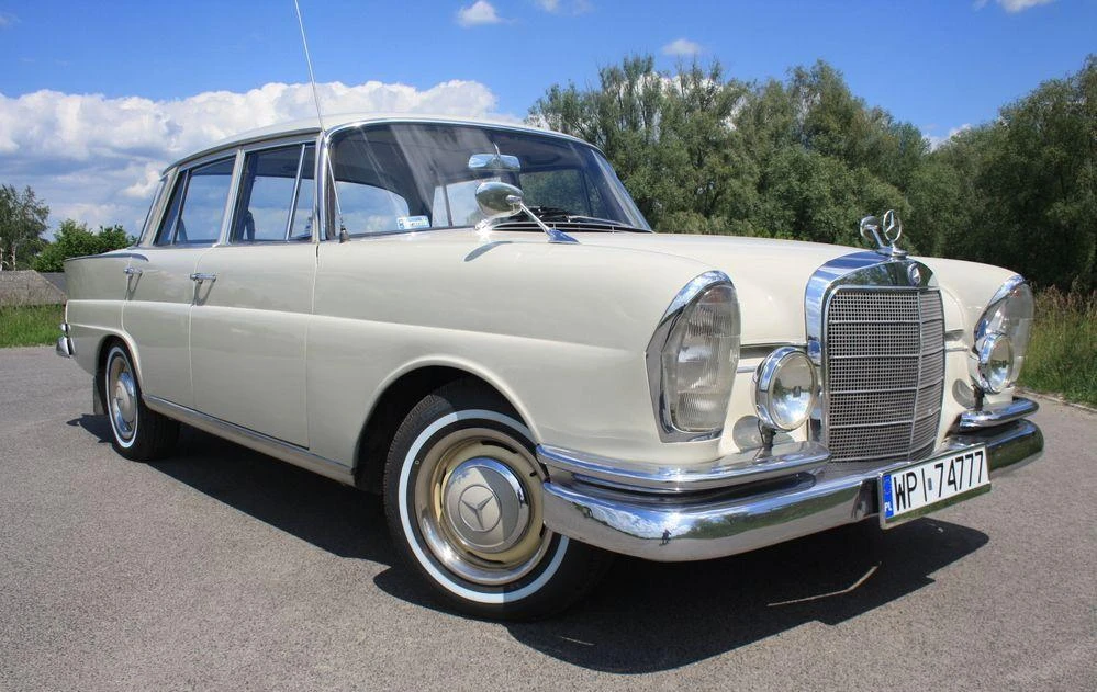 Mercedes W111