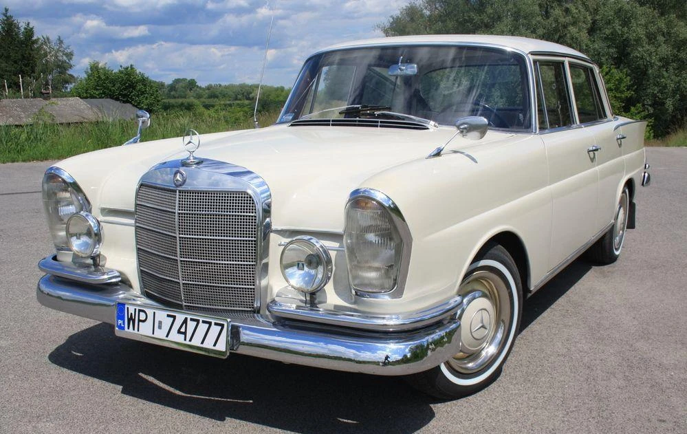 Mercedes W111