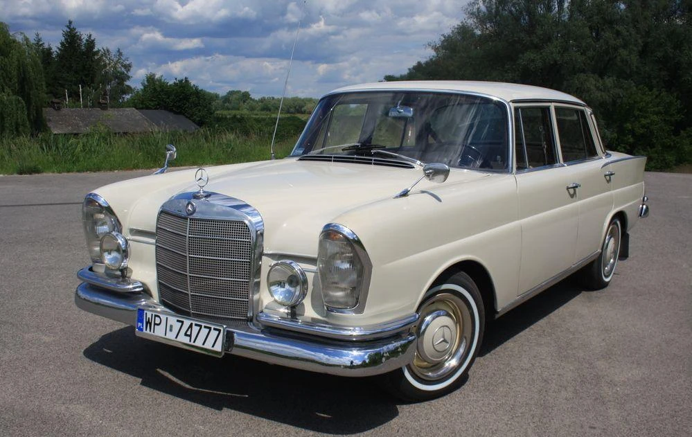 Mercedes W111