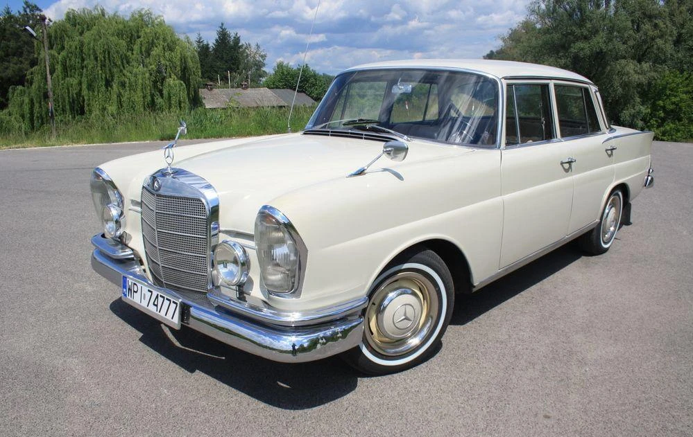 Mercedes W111