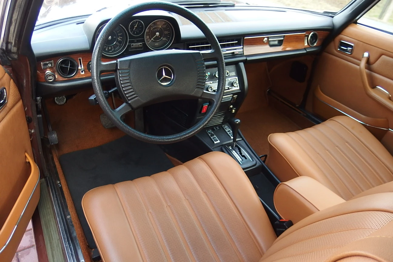 Mercedes W114