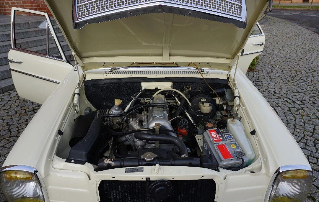Mercedes W115