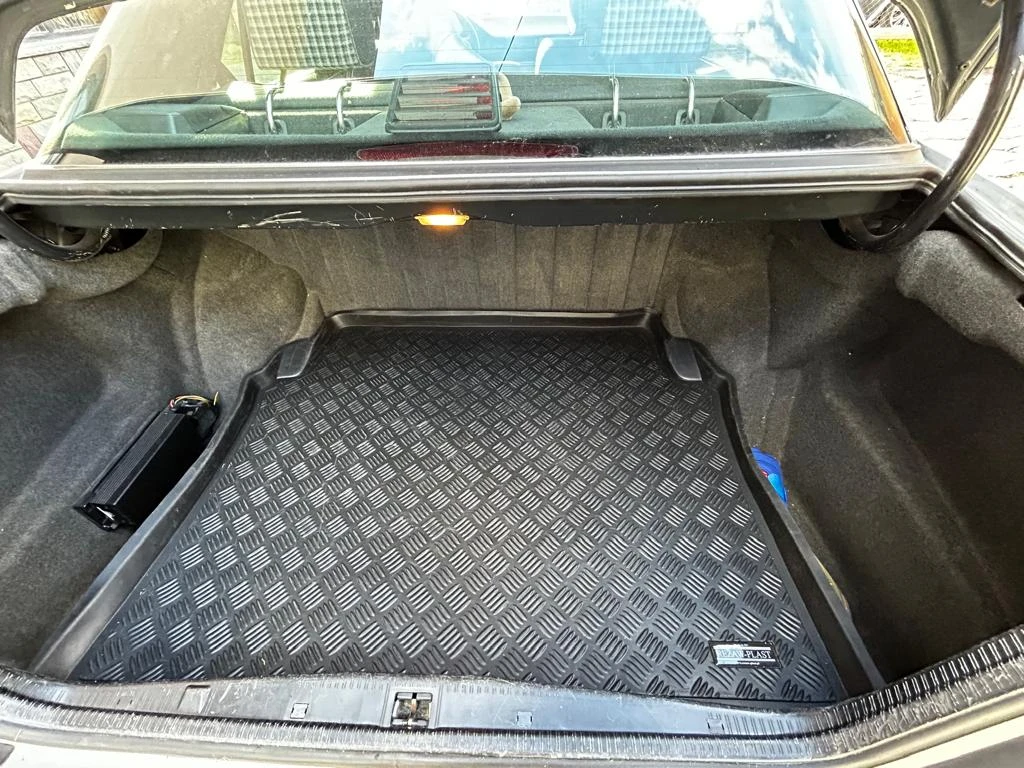 Mercedes W124