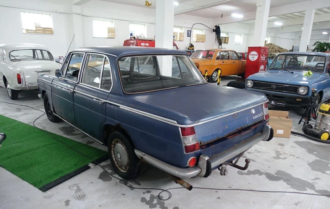 BMW 1800
