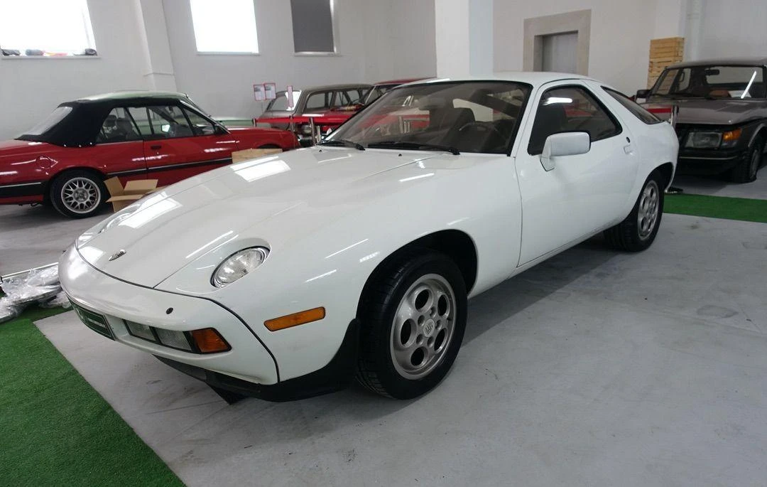 Porsche 928