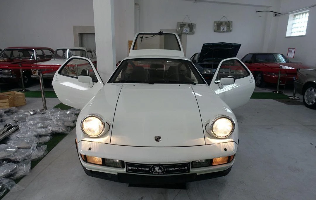 Porsche 928