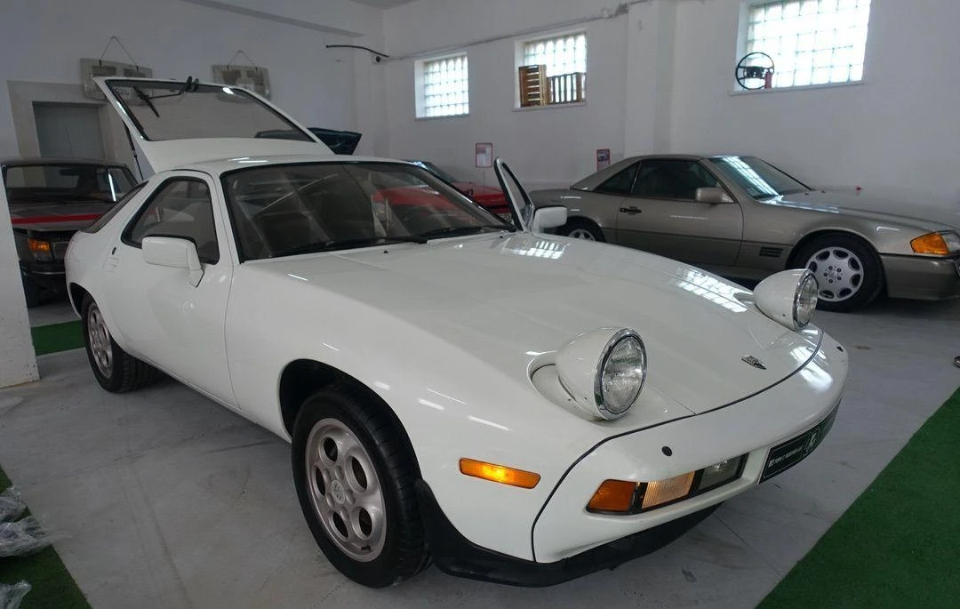 Porsche 928