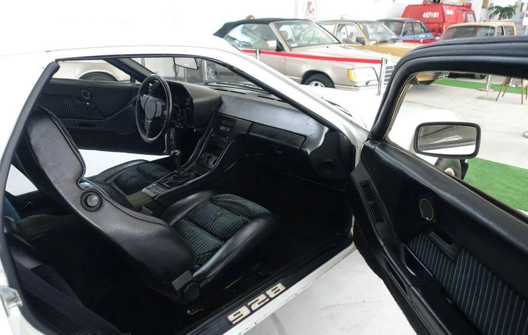 Porsche 928