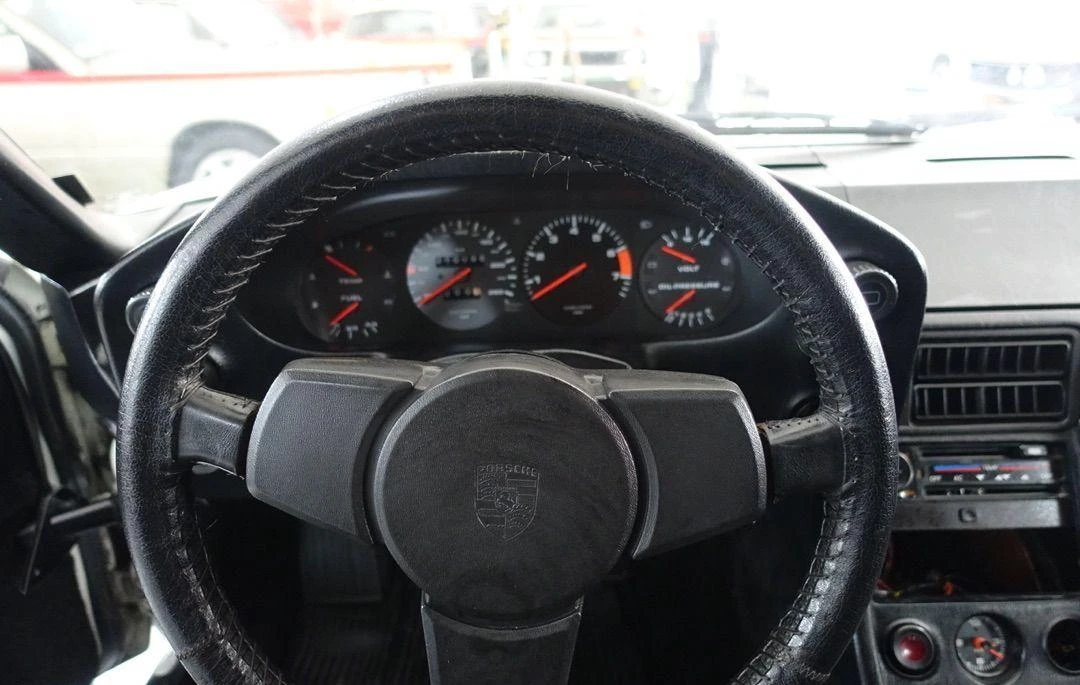 Porsche 928