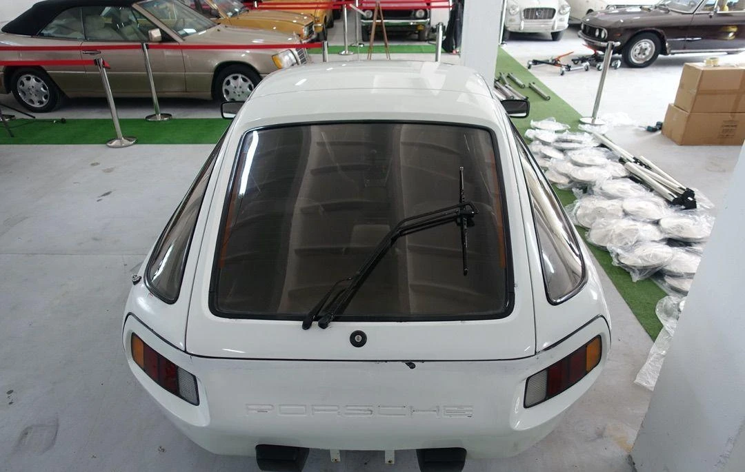 Porsche 928