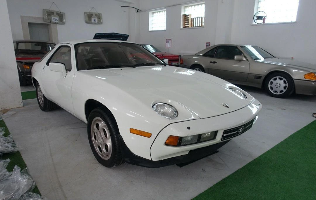 Porsche 928