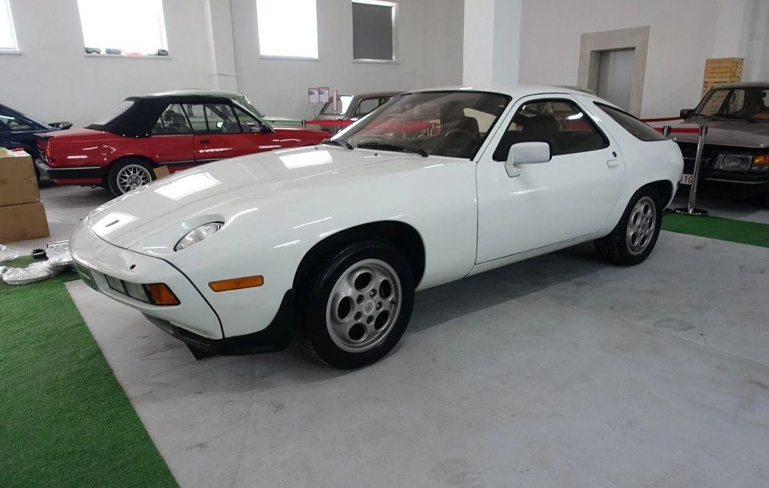 Porsche 928