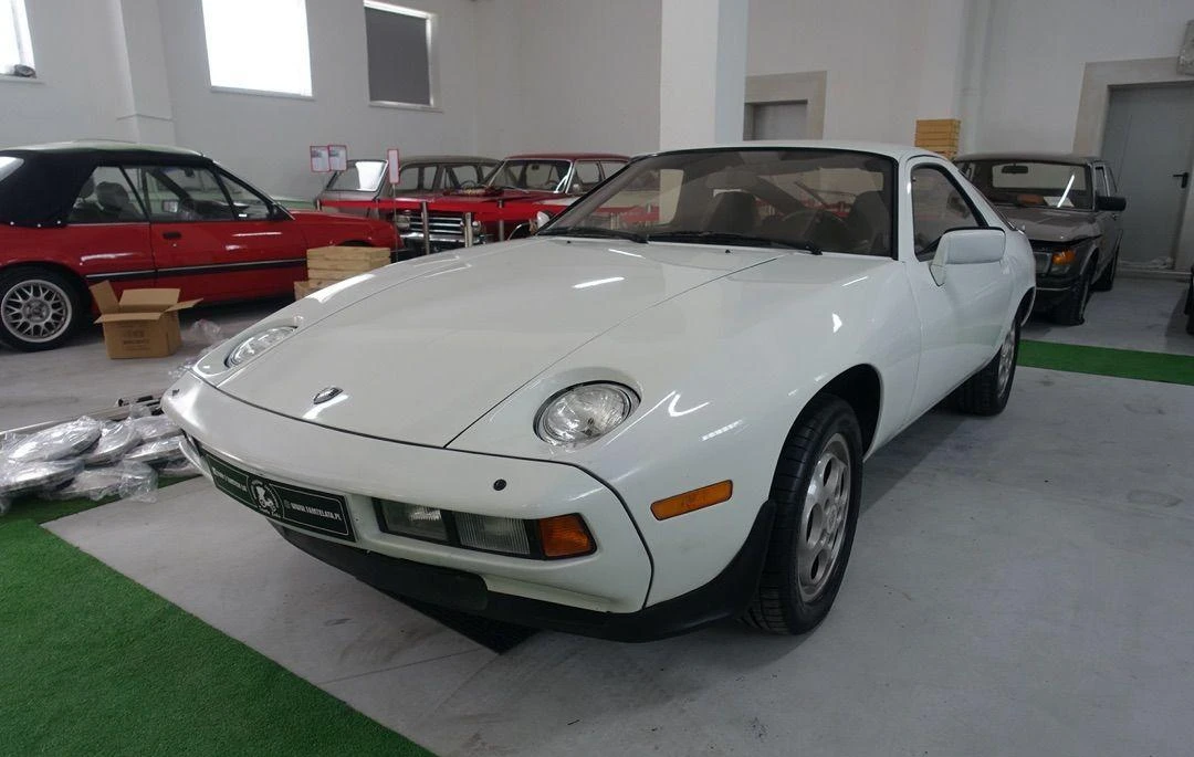 Porsche 928