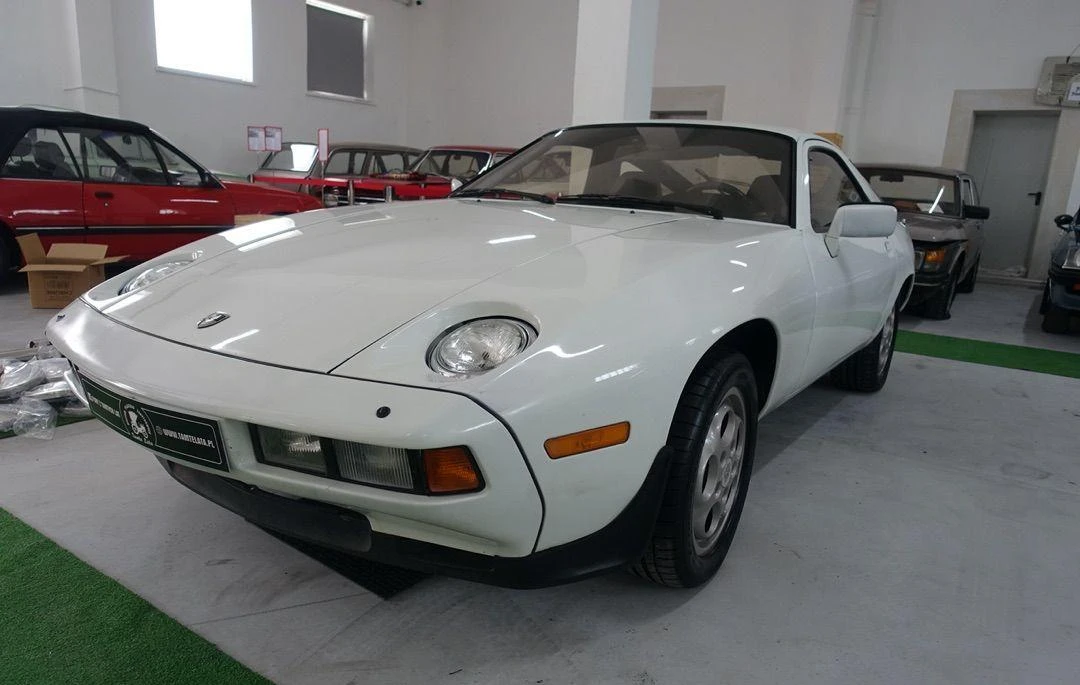 Porsche 928