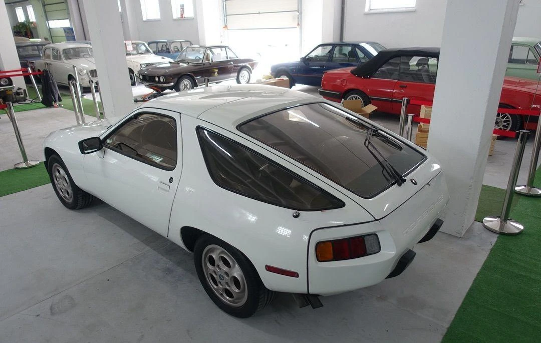 Porsche 928