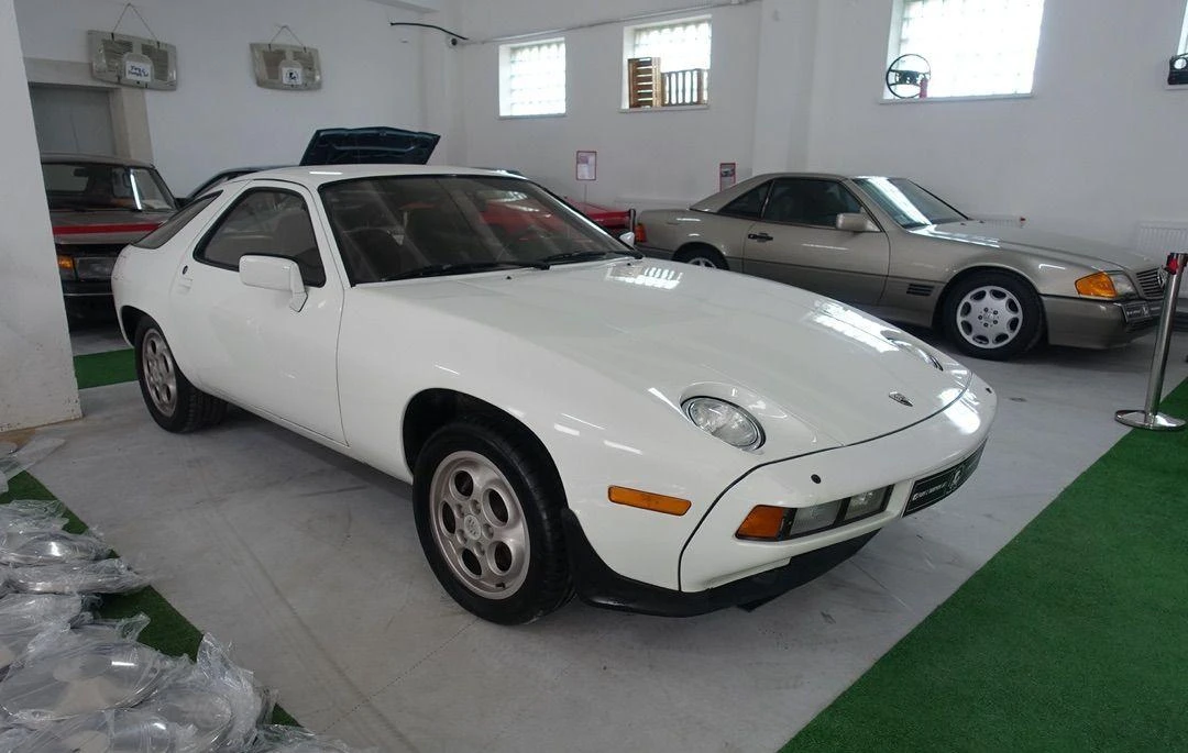 Porsche 928