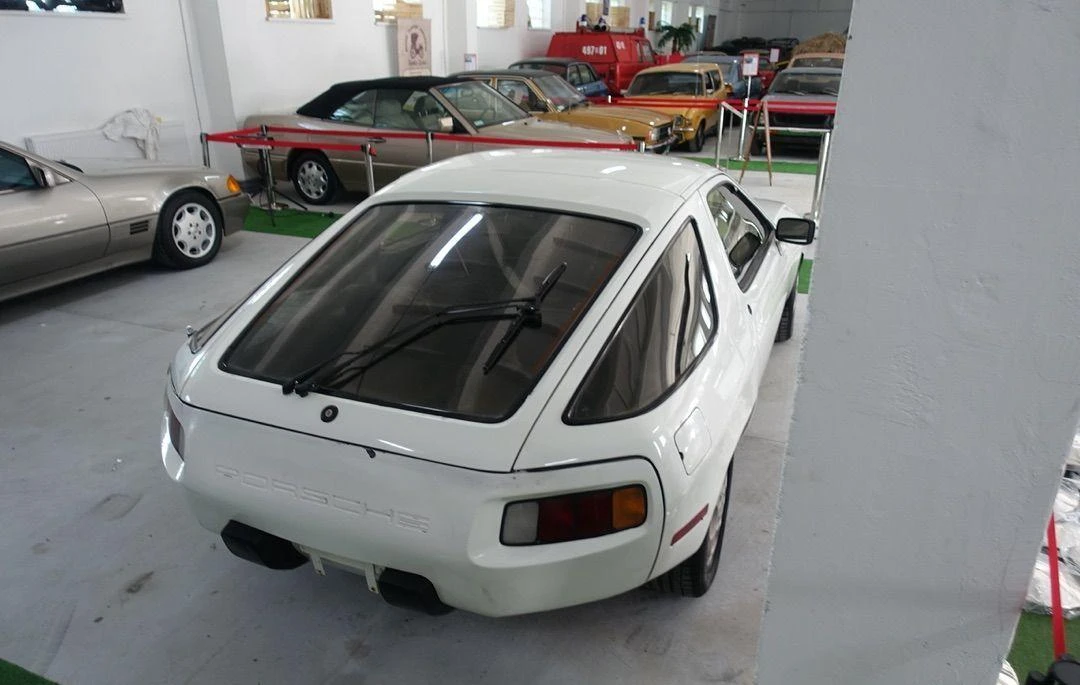 Porsche 928