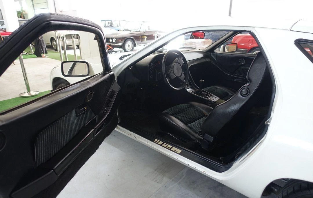 Porsche 928