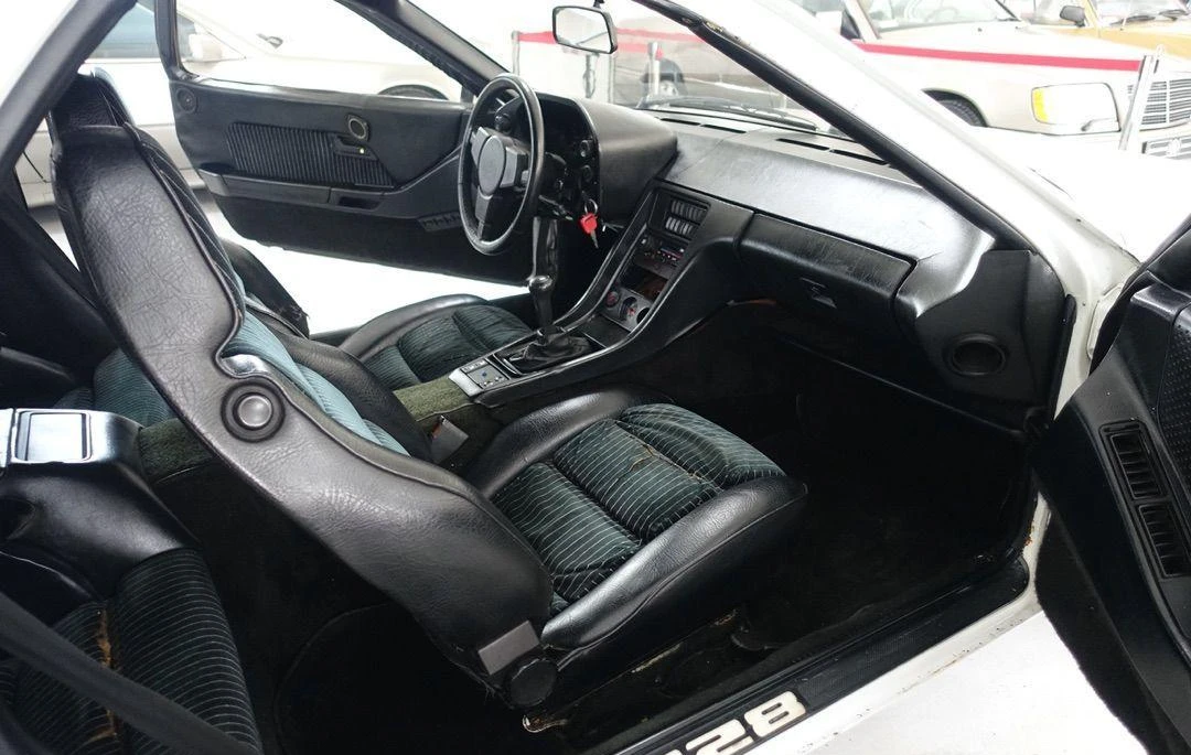 Porsche 928