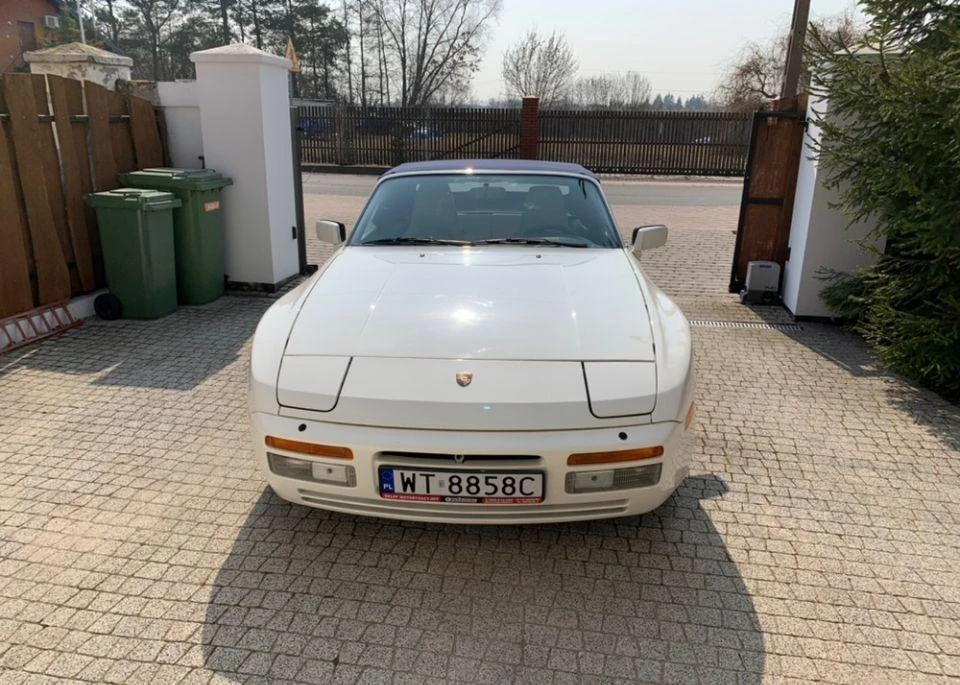 Porsche 944
