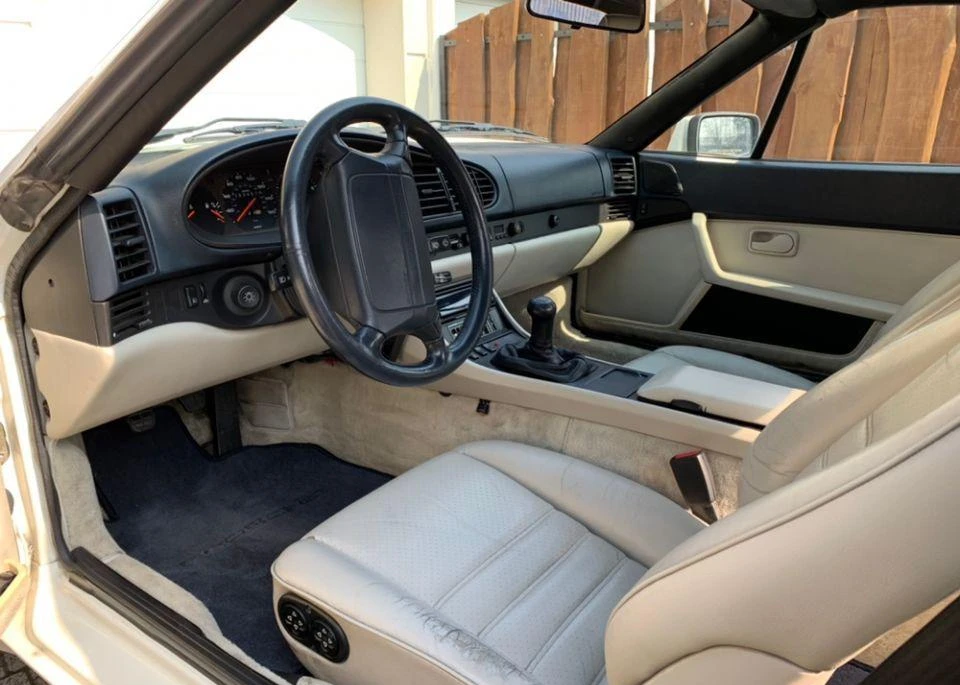 Porsche 944