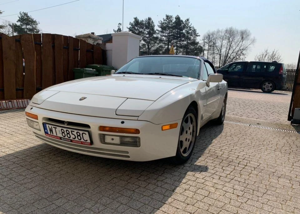 Porsche 944