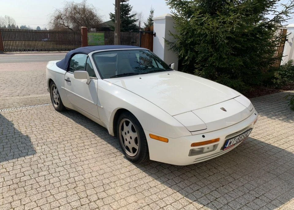 Porsche 944