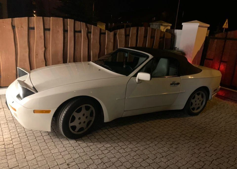 Porsche 944