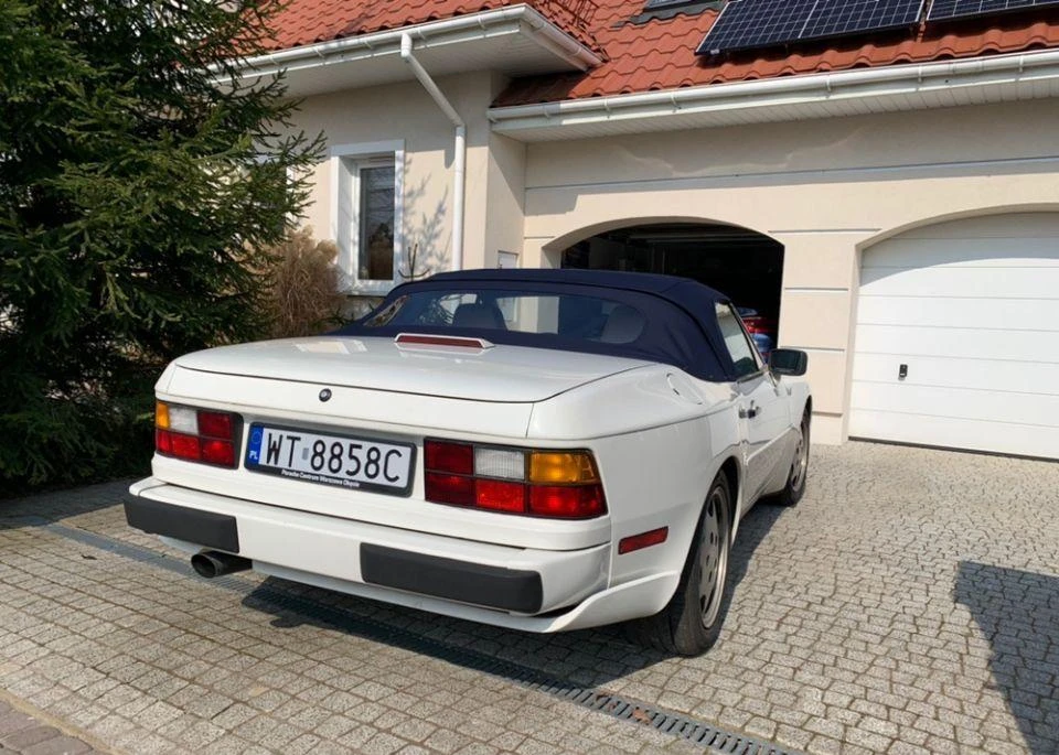 Porsche 944