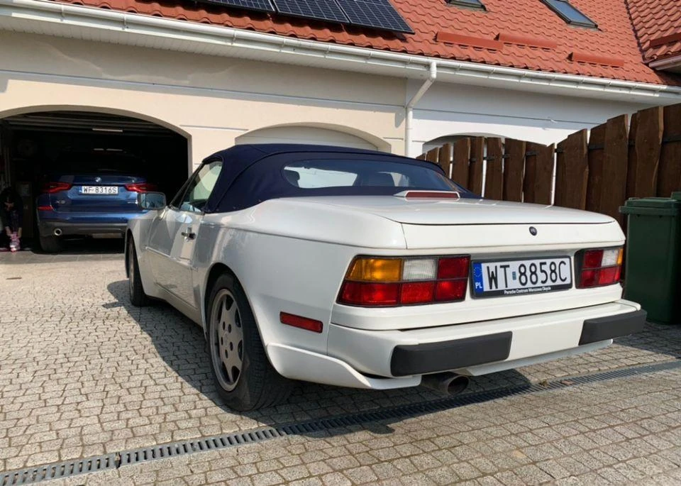 Porsche 944