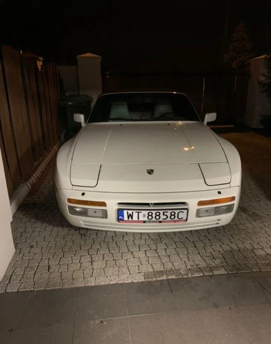 Porsche 944