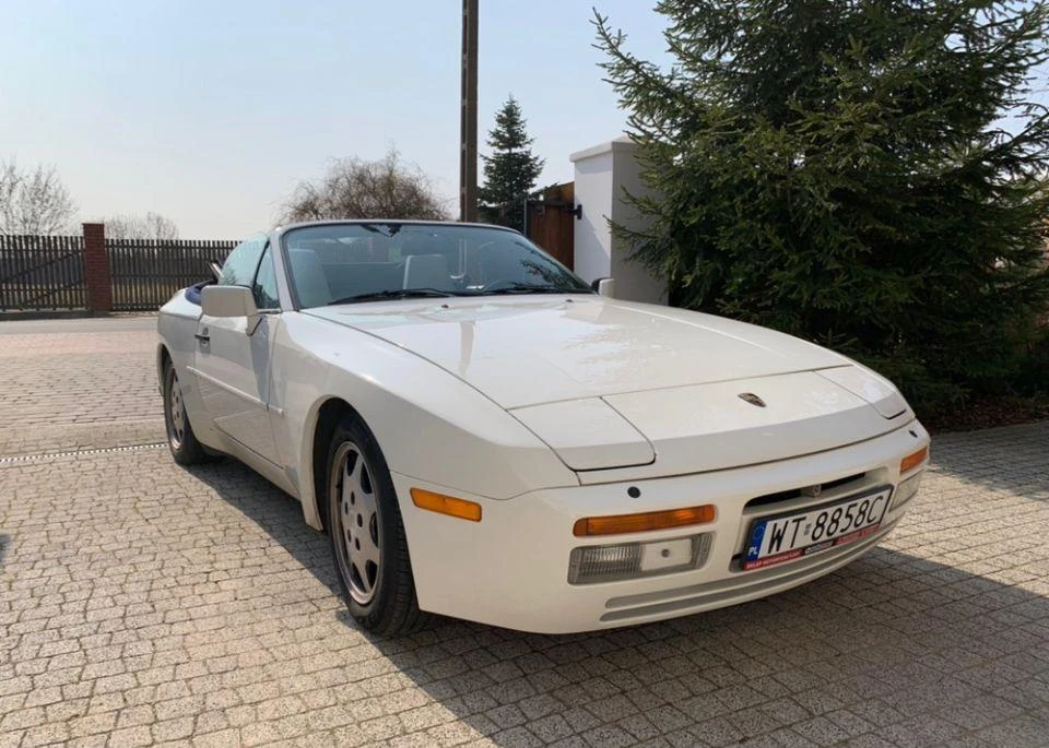 Porsche 944