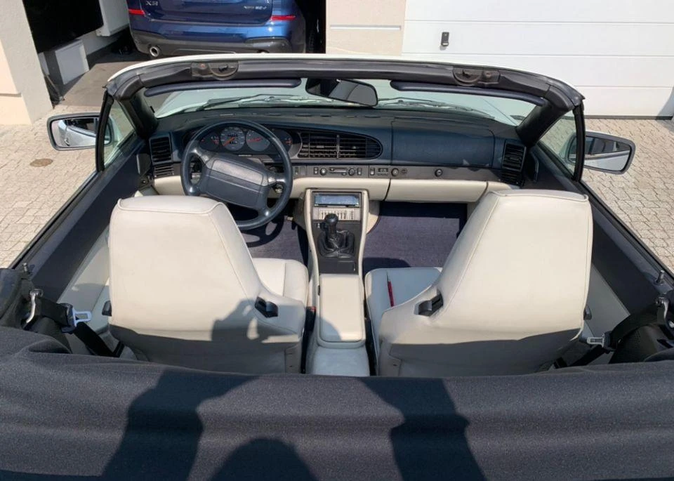 Porsche 944